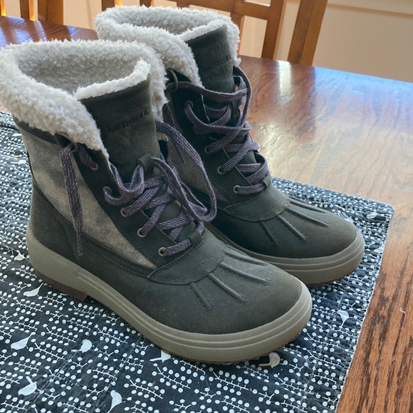 Never worn Merrell Winter Boots. - Picture 1 of 4